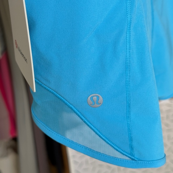 NWT Lululemon Hotty Hot Shorts HR 2.5” Lined, Kayak Blue, Size 10 - Picture 5 of 7